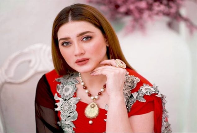 Momina Iqbal asks fans to avoid adding to her pain