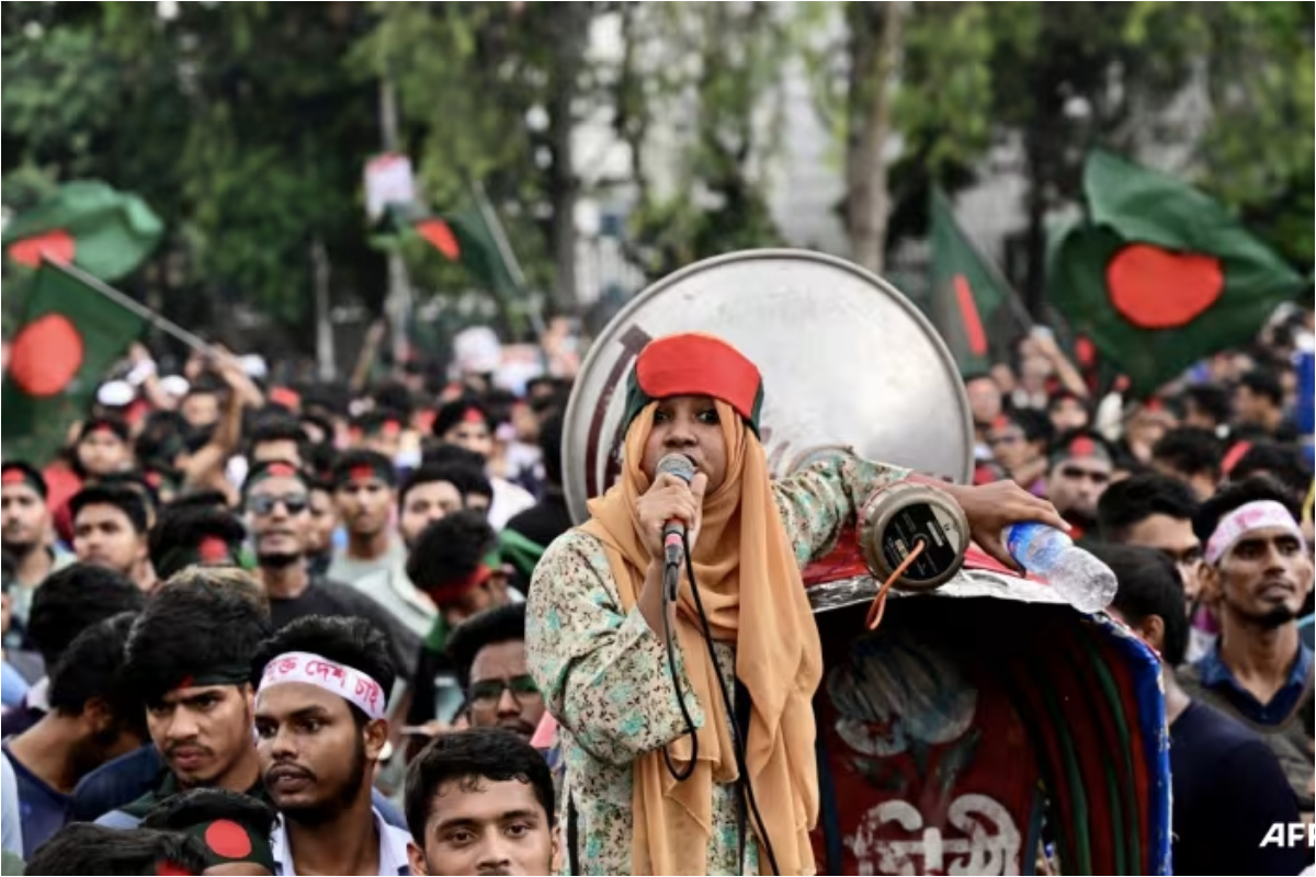 Bangladesh student groups clash over job quotas, Leaving 100 injured