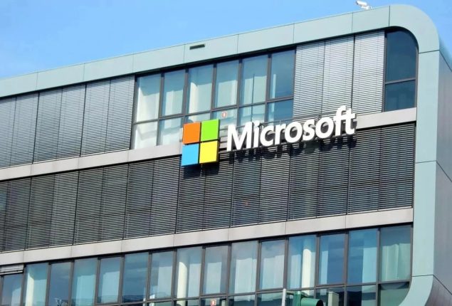 Microsoft issues apology after widespread outage reported by thousands