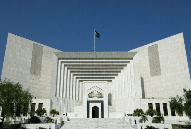 SC issues show-cause notice to TV channels for airing Vawda’s presser
