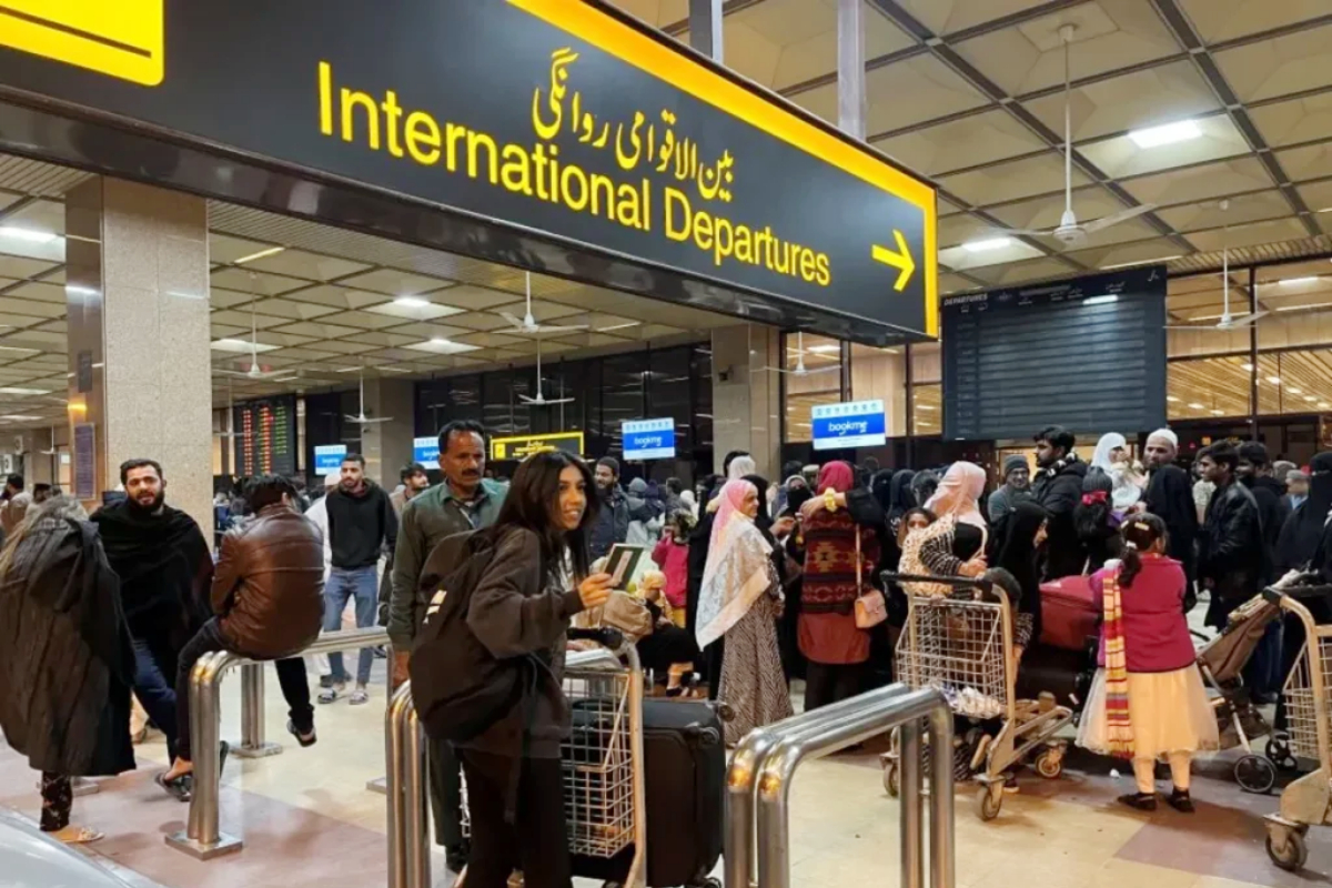 Over 3.27 Million Pakistanis Moved Abroad in Past 5 Years