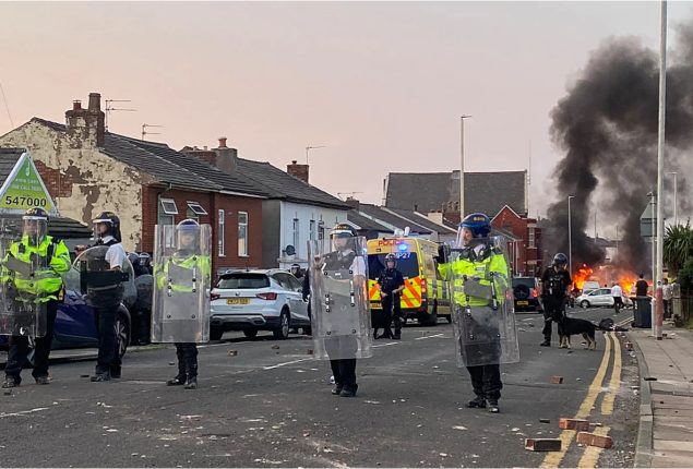 UK Police advised to shield mosques before far-right demonstrations