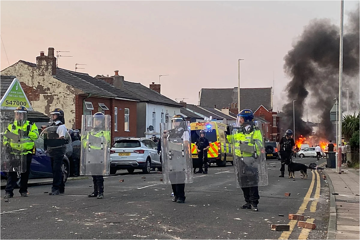 UK Police advised to shield mosques before far-right demonstrations