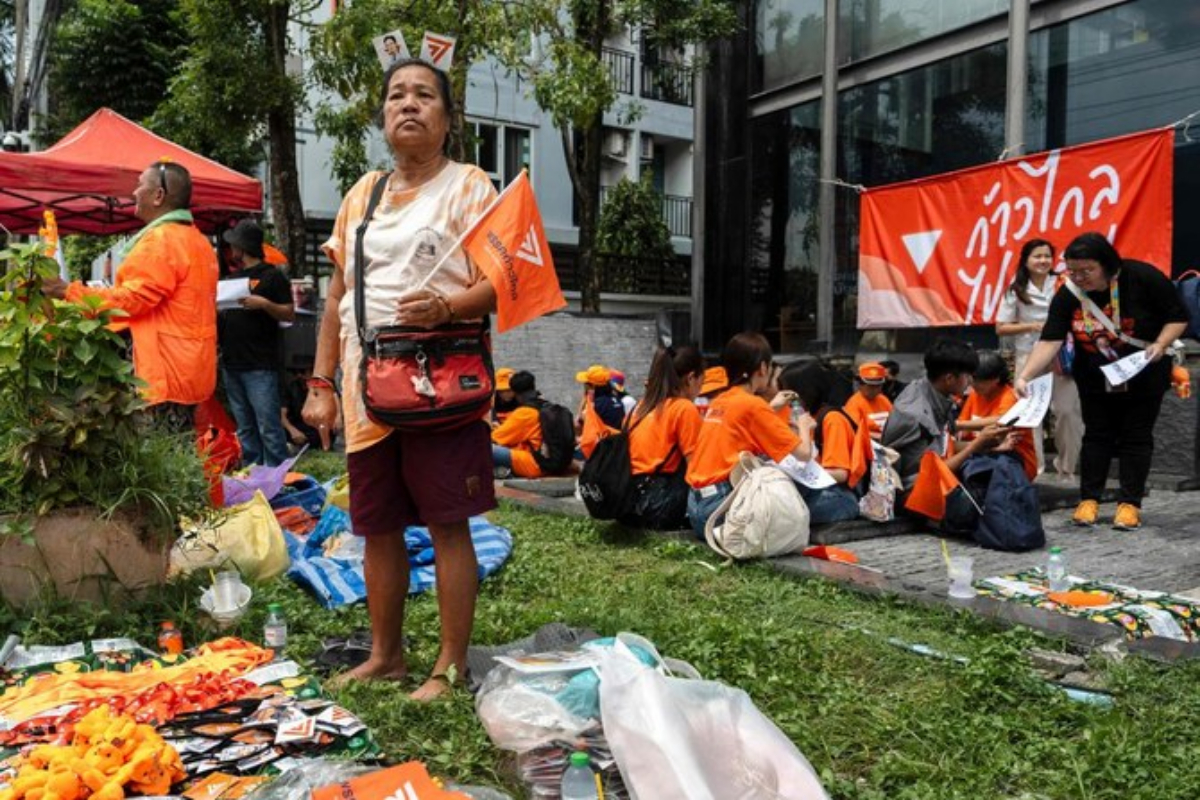 Thai court orders dissolution of opposition moves forward party