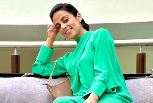 Yashma Gill’s Vacation Attire Sparks Disappointment Among Fans