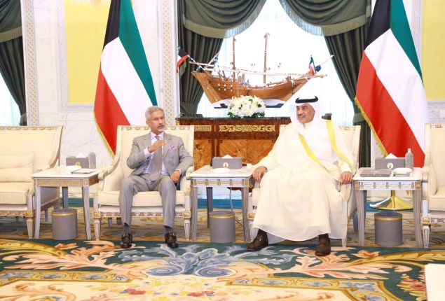 Indian Foreign Minister discusses political and security relations with Kuwaiti leaders