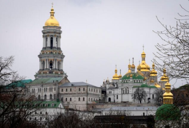 Ukraine parliament votes to ban Russia-linked Orthodox Church
