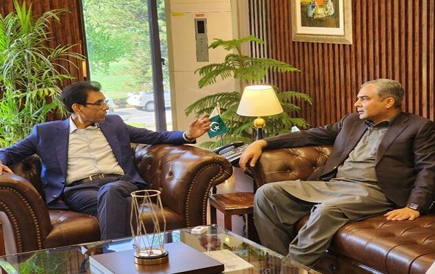 Naqvi meets MQM’s Khalid Maqboo, JUP’s Owais Nooran
