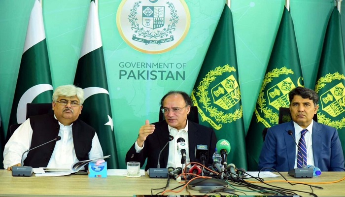 Aurangzeb says tax filers increase double from 1.6m to 3.2m till date