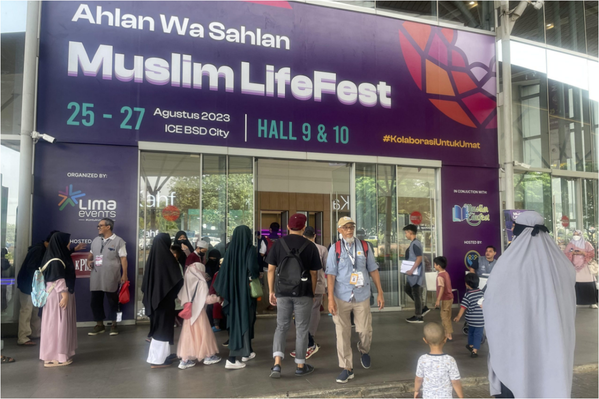 Indonesians embrace Muslim lifestyle festival to promote Halal industry