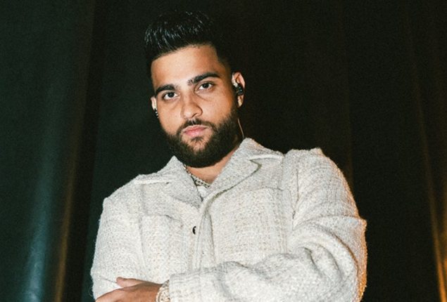Indian Singer Karan Aujla Gets Hit by Shoe in Live Concert: Watch