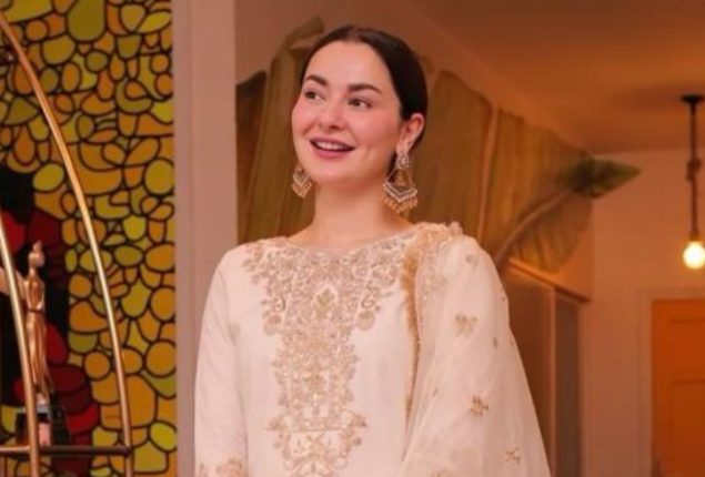 Hania Aamir Celebrates her Eight Anniversary in Showbiz with Gratitude
