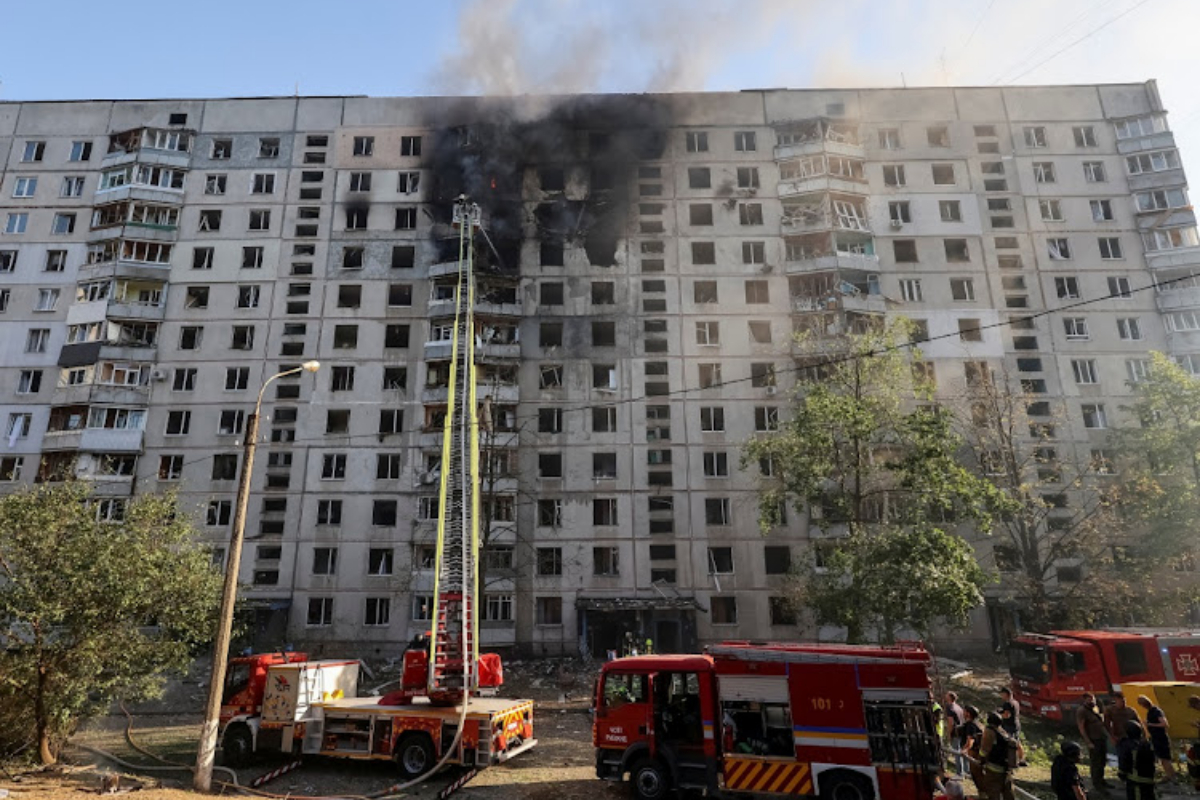 Russian bomb attack on Kharkiv apartment complex Injures 41 people
