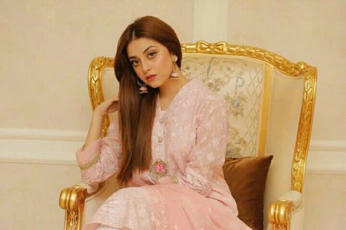 Alizeh Shah shocks fans by deleting all Instagram posts