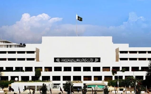 New judicial reforms: Govt is confident to pass constitutional amendment in NA tomorrow