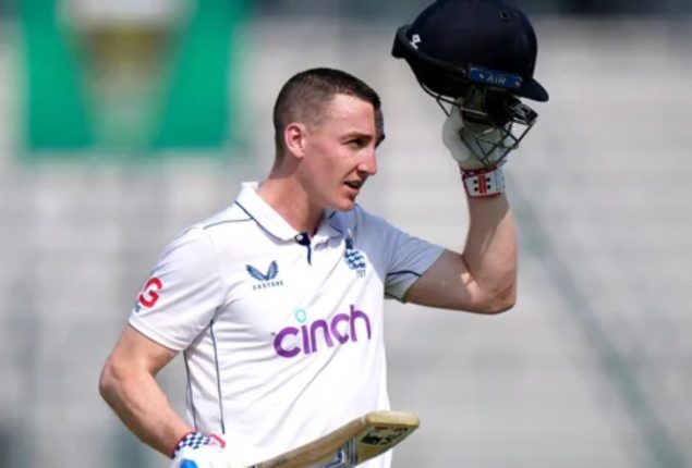 England declares at 823-7 in first innings against Pakistan