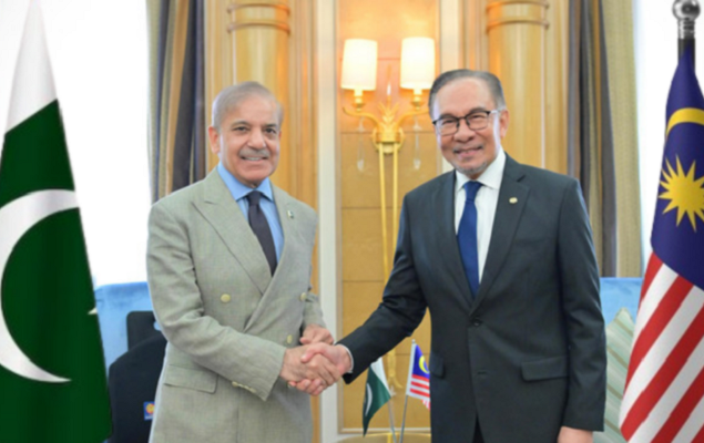 Malaysian PM Ibrahim accorded red carpet welcome on arrival