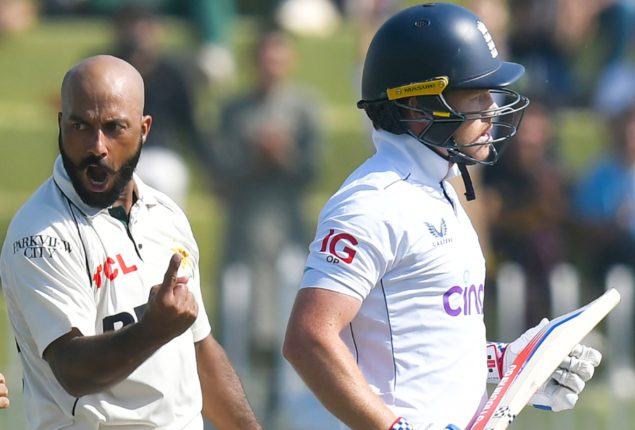 England bowled out for 112, Pakistan needs 36 runs to win