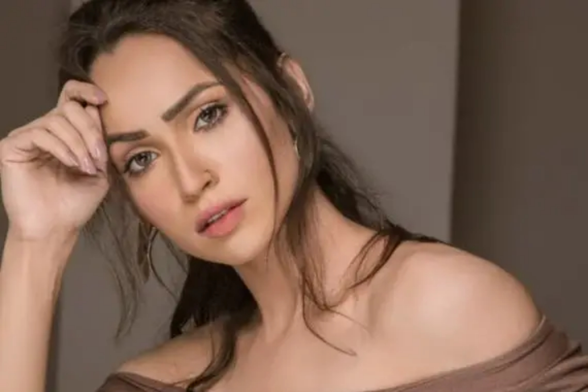 Faryal Mehmood reflects on the loss of Aunt Roohi Bano