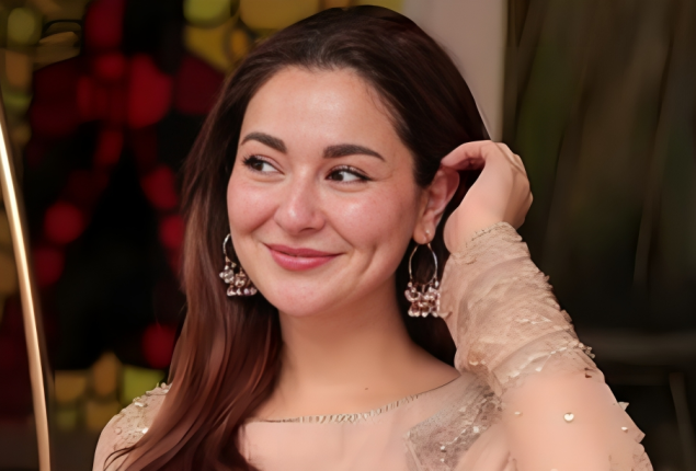 Hania Aamir responds to marriage questions at fan gathering in Canada