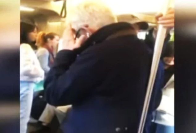 Khawaja Asif heckled, threatened with ‘knife attack’ in London