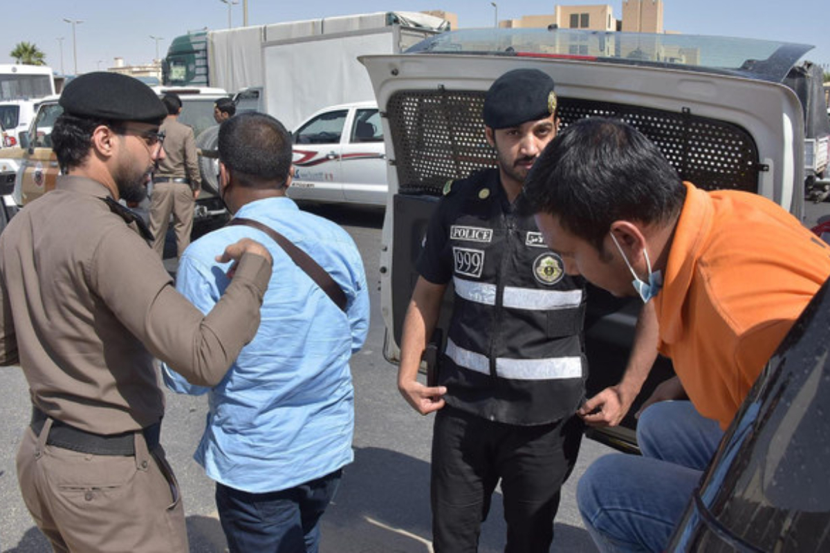 Saudi Arabia arrests 16,696 illegals in one week