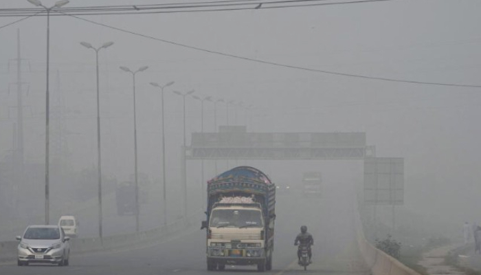 Dense fog disrupts motorway across Punjab