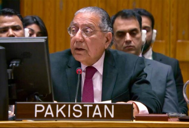 Pakistan urges Israel to withdraw from Lebanon, Syria