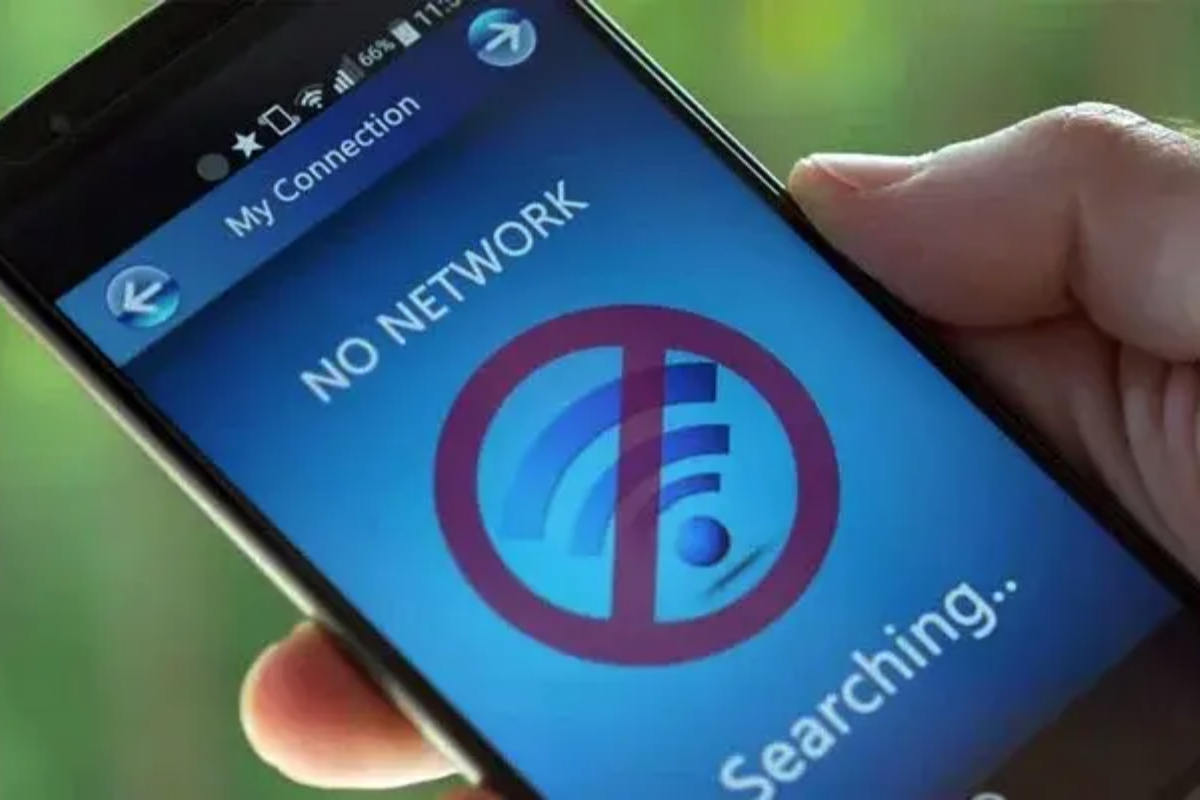 Mobile and internet services suspended in Karachi due to heavy rain
