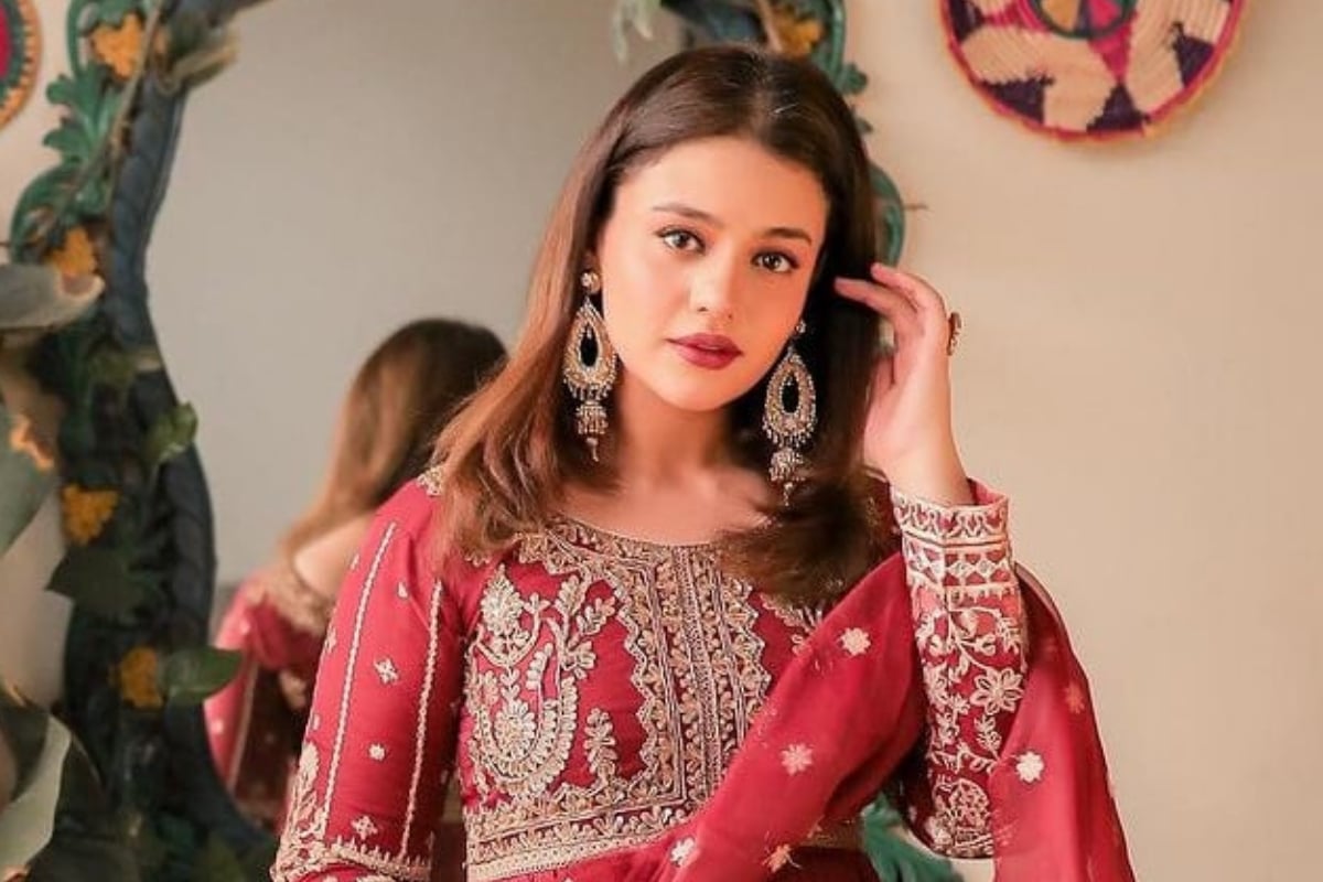 Zara Noor Abbas urges fans to support creativity without jumping to criticism