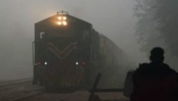Fog disrupts train schedule in Pakistan
