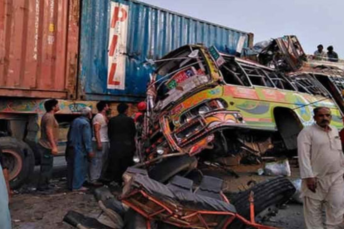 Karachi traffic accidents claim 107 lives this year
