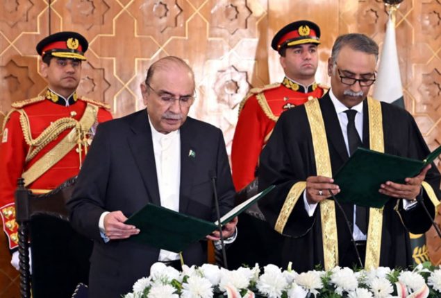 President Zardari administers oath from acting CJ IHC Justice Dogar  