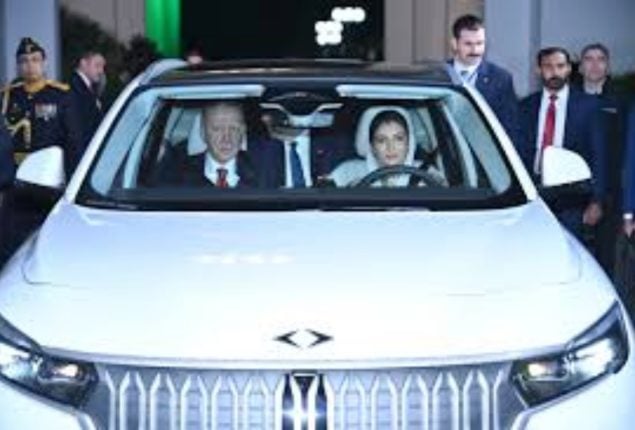 President Erdogan gifts Turkish electric vehicles to PM, President
