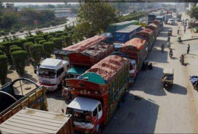 Sindh Govt imposes ban on heavy traffic in Karachi from 6am to 10pm