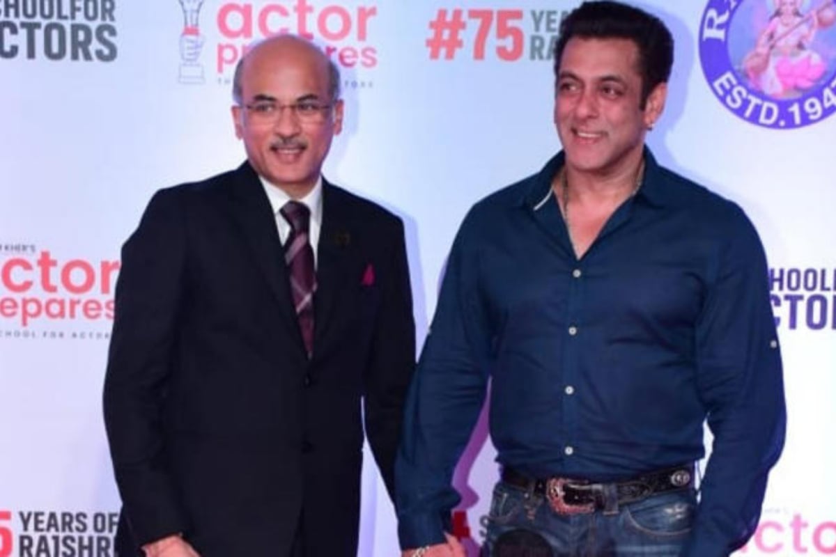 Sooraj Barjatya praises Salman Khan, says "he puts others before himself"