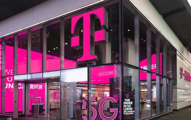 T-Mobile, Starlink test satellite-to-phone service in US
