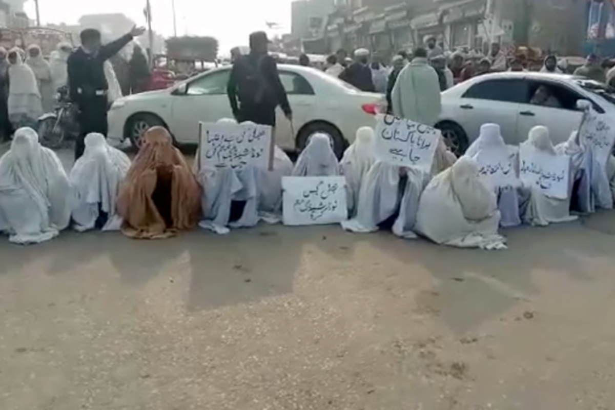 Women in Mardan block road to protest against gas Loadshedding