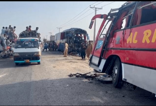 Multan: Truck-Car crash injured nine people