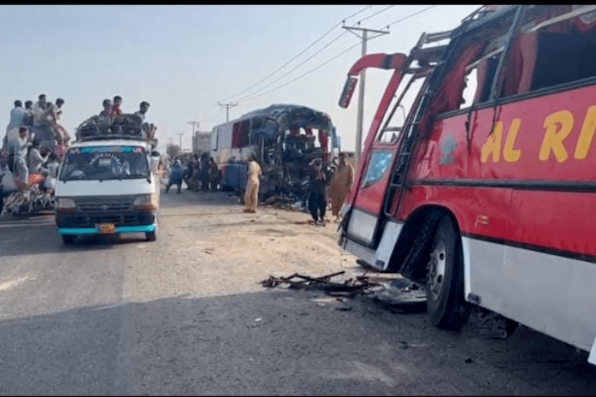 Multan: Truck-Car crash injured nine people