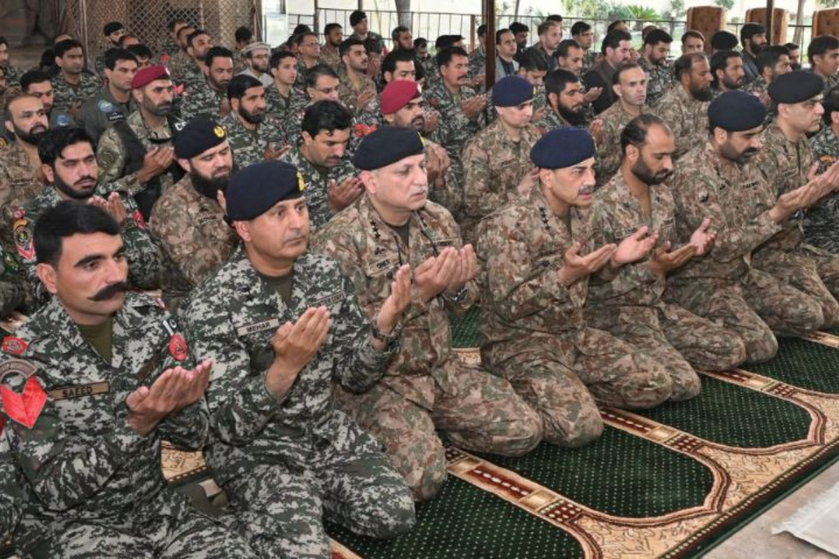 COAS celebrates Eid-ul-Fitr with troops in Wana and Chehkan