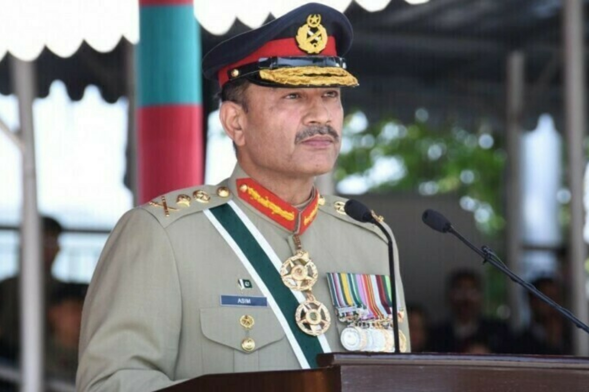 Pakistan Army pledges full support to government in combatting terrorism and illegal activities