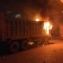 9 vehicles set fire in Karachi as dumper crushed two motorbikes