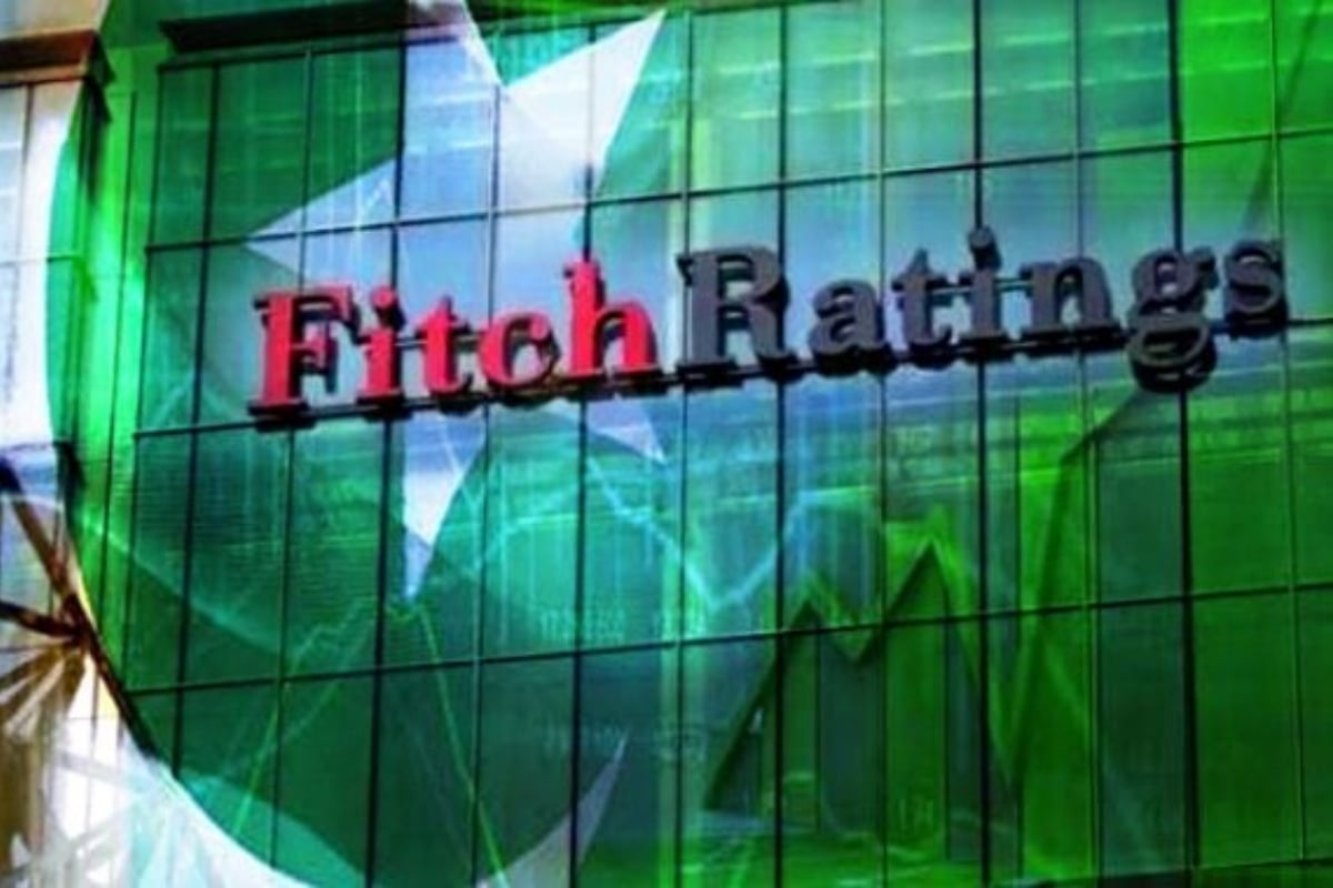 Pakistan's economic outlook improves as Fitch boosts credit rating