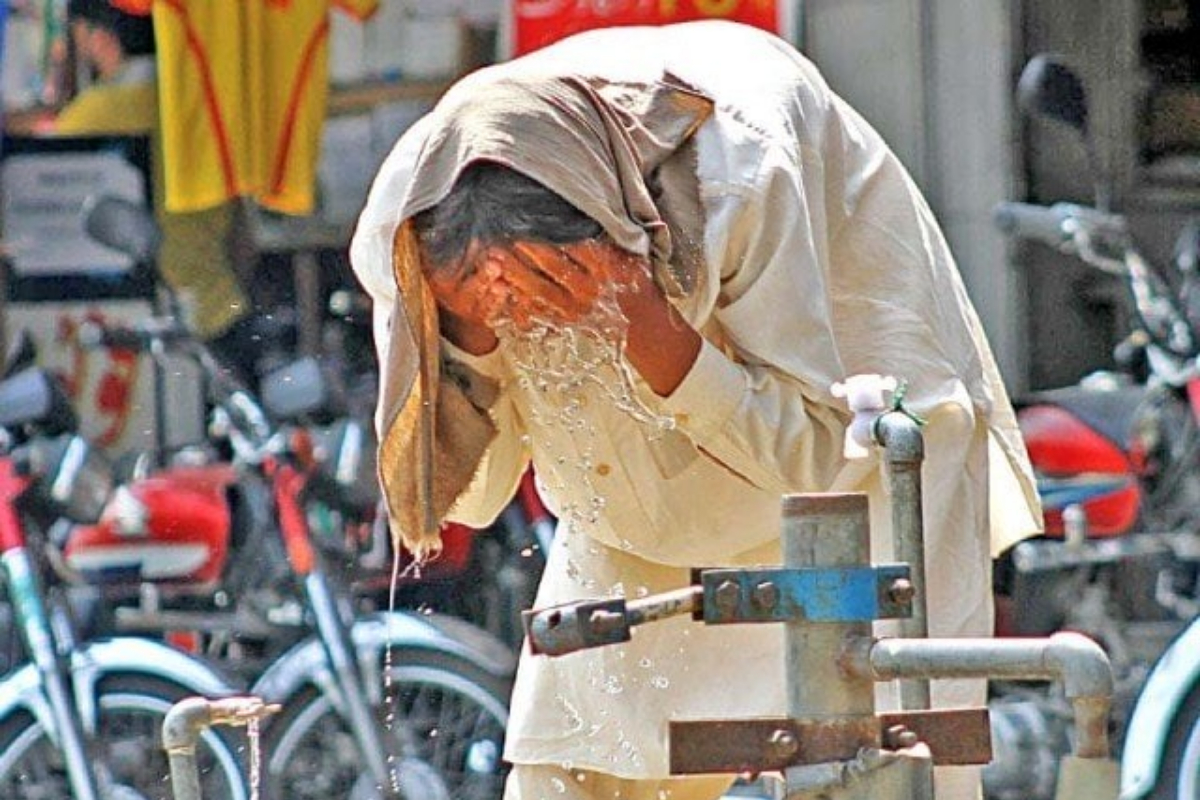 PMD warns Karachi residents of heatstroke risk starting Sunday