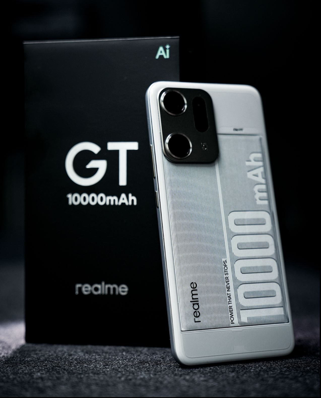 realme Launches GT7 Concept Phone, Featuring a 10,000mAh Battery and Ultra-Slim Design