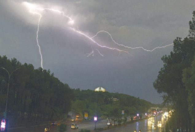 Heavy rain and thunderstorms in several parts of Pakistan