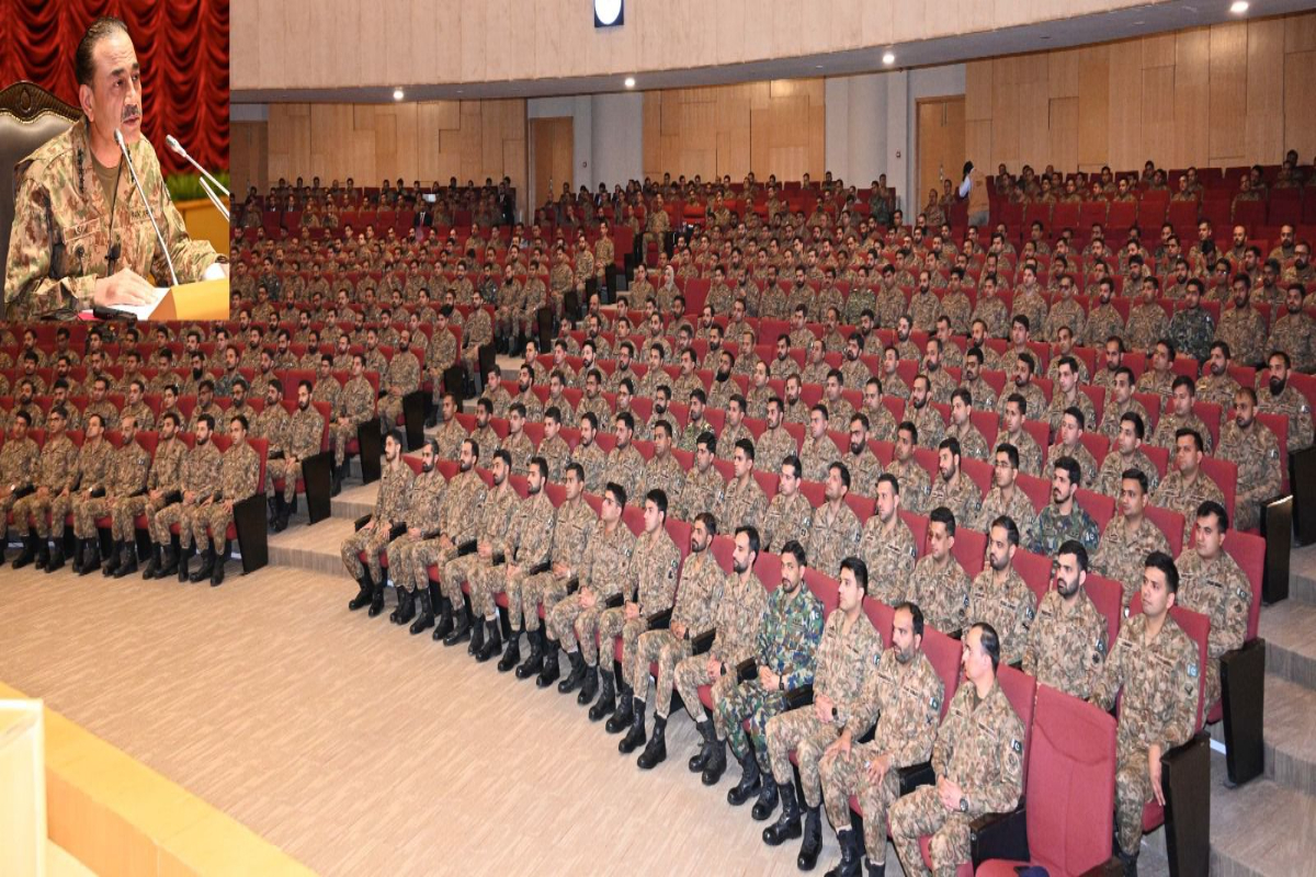 Field Marshal Asim Munir Visits Quetta Staff College, Reaffirms Resolve Against Terrorism