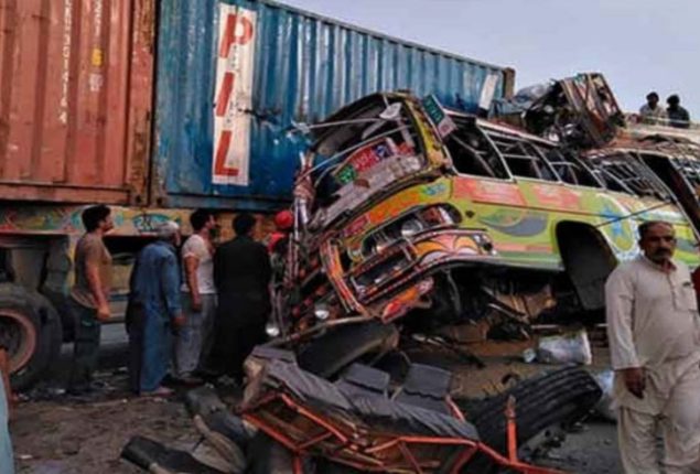 Karachi traffic accidents claimed 372 lives in 2025