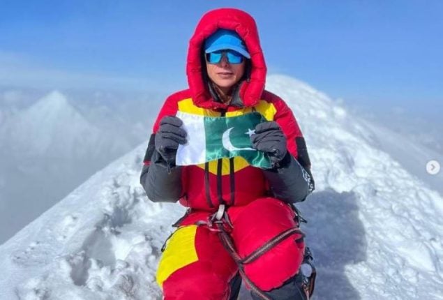 Pakistani Mountaineers Naila Kiani scales Kanchenjunga